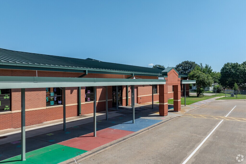 Unleash potential at Fannin Elementary School, fostering a love for learning.
