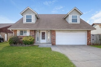 2108 NE 9th St, Moore, OK 73160