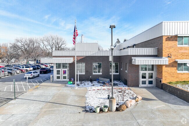 Lakeview Elementary is a public school located in Robbinsdale but also serves Twin Oaks residents too.