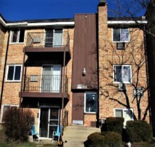827 College Blvd unit 101, Addison, IL 60101 - photo 2