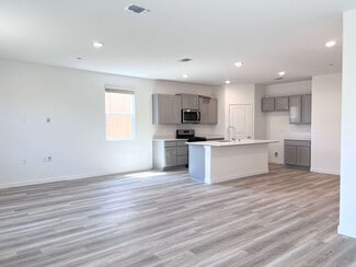 1765 Union Ave, Tulare, CA 93274