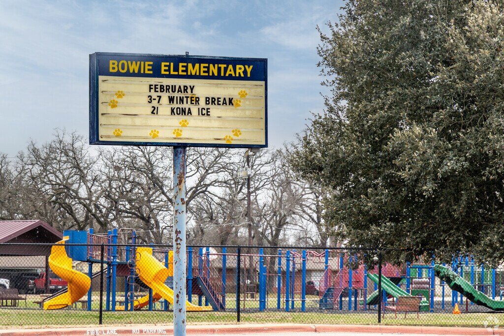 Bowie Elementary School students get fun time at recess.