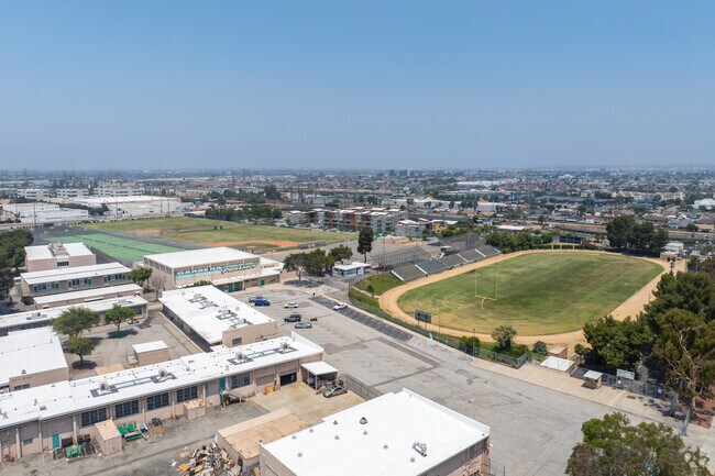 Gardena Senior High School has a student to teacher ratio of 20:1.
