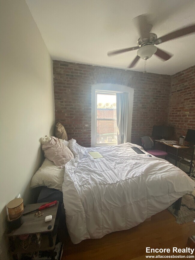 28 Fleet St unit 32, Boston, MA 02113 - photo 2