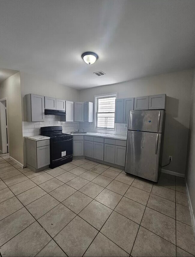 655 S 19th St unit 3, Newark, NJ 07103 - photo 2