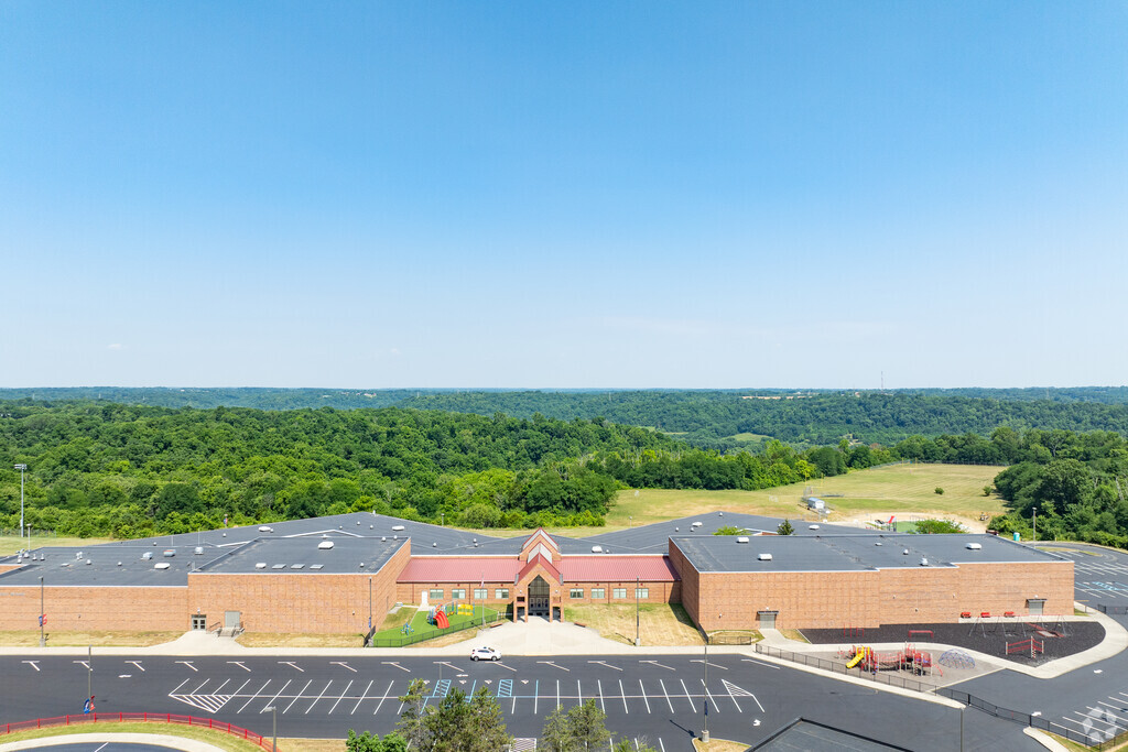 Aurora Elementary School is a public school located in Aurora, IN.