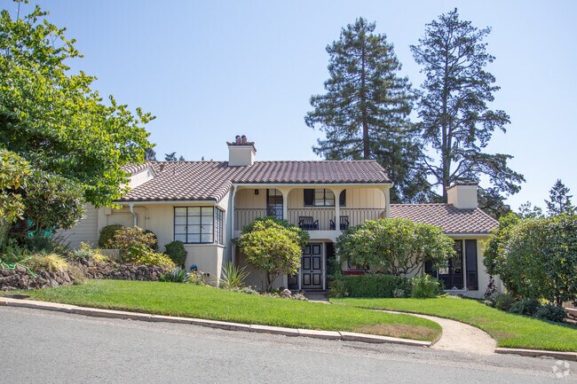 Piedmont Pines has a few Mediterranean style homes in the area.