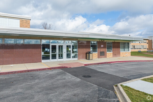 Jefferson Middle School serves about 623 students in grades 6-8  in Aurora, IL.