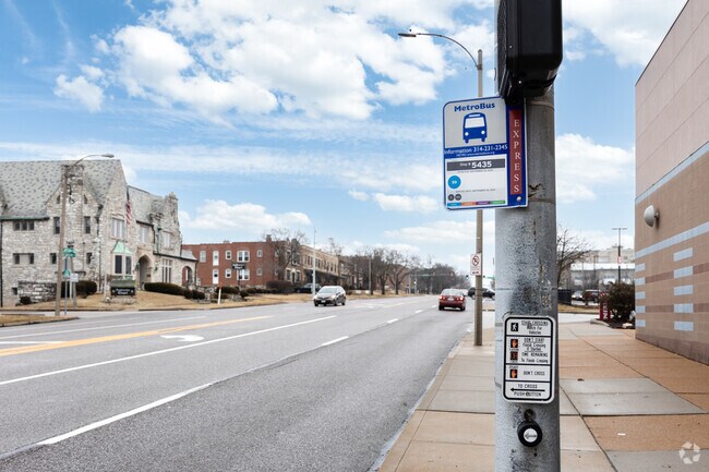 Easy access to public transportation along Clayton Rd.