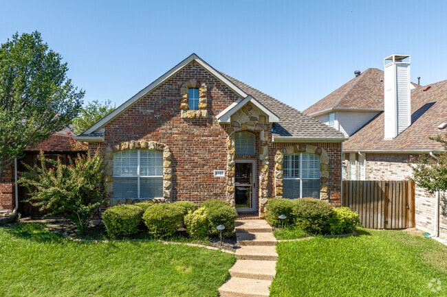 Cozy cottage homes with brick and stone facades can also be found in Spring Ridge.