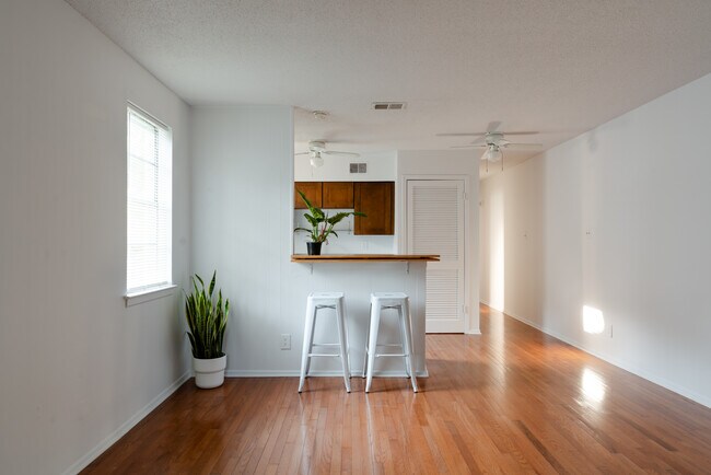 1337 Vinton Ave unit 4, Memphis, TN 38104 - photo 2