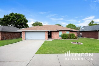 1015 Park Pl Blvd, Midlothian, TX 76065