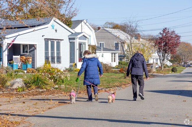 Coggeshall blends New England charm with secluded streets and natural beauty.