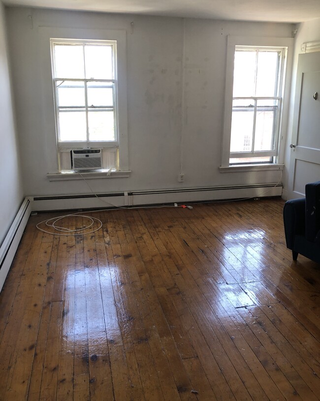 204 Wooster St Unit Third Floor, New Haven, CT 06511
