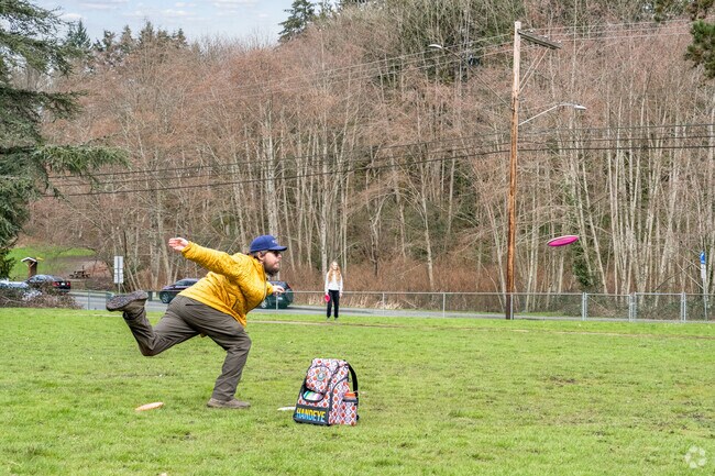 Cedar Heights residents enjoy disc golf and other outdoor activities.