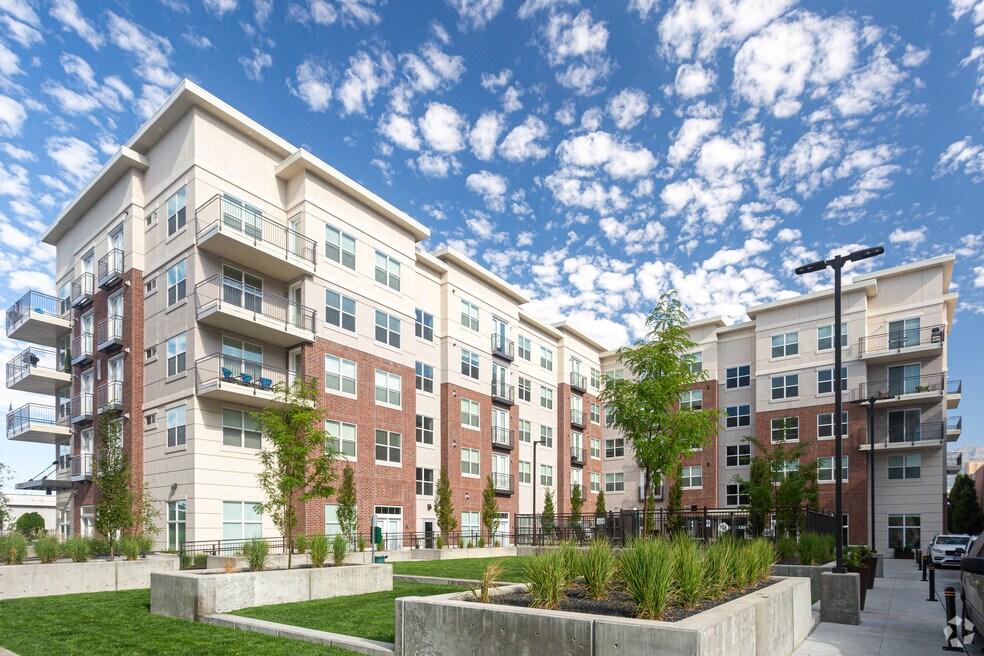 200 City View