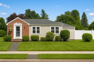 8 Haverhill St, Haverhill, MA 01830