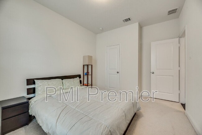 15404 Pioneer Bluff Trail, Roanoke, TX 76262 - photo 7