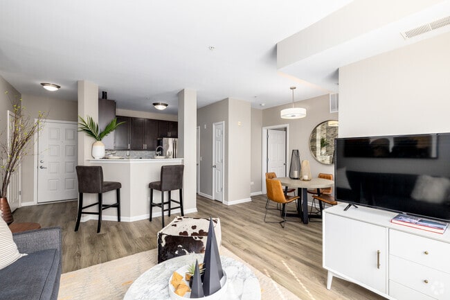 2BR, 2BA - 1,035SF - Living Room