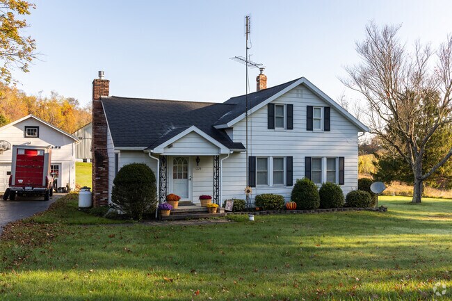 Most homes in the Woodward neighborhood have detached garages.