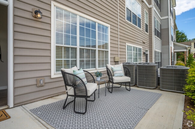 2BR, 2BA w/ Sunroom - 1,337SF - Highland - Patio