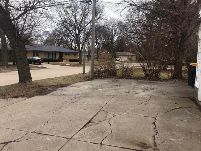 2968 S 84th St, West Allis, WI 53227 - photo 7