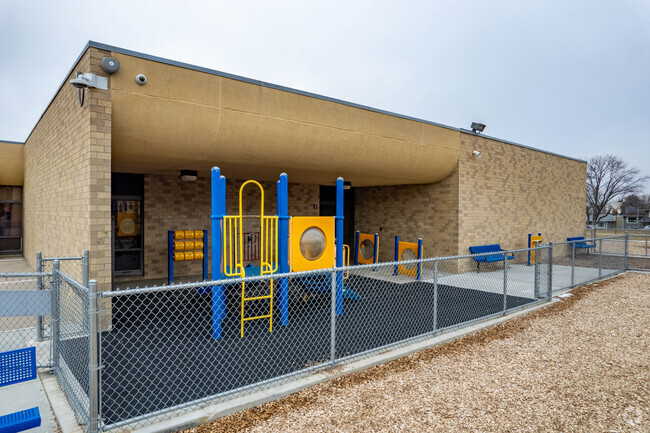 Walt Disney Elementary School is very convenient for Omaha families.