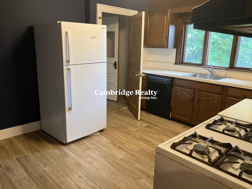 93 Hillside Rd unit 2, Watertown, MA 02472 - photo 1