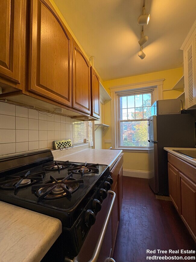 321 S Huntington Ave Unit 8, Boston, MA 02130
