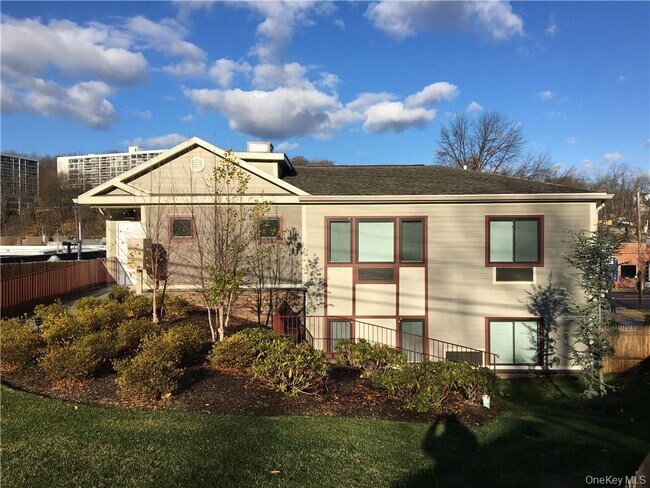 160 Chatterton Ave unit 1A, White Plains, NY 10606 - photo 6