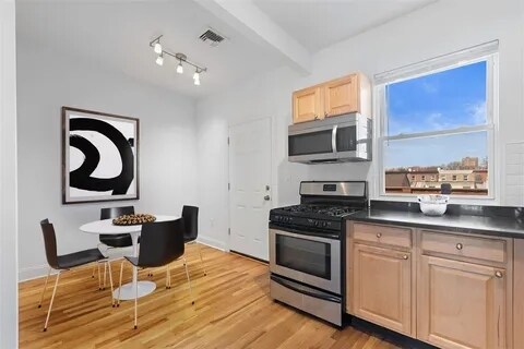 302 2nd St unit 3, Jersey City, NJ 07302 - photo 4