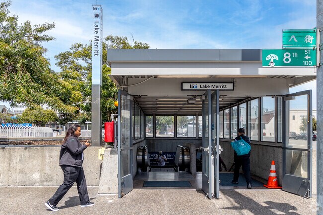 Tuxedo is just a few miles from Lake Merritt BART station and downtown Oakland.