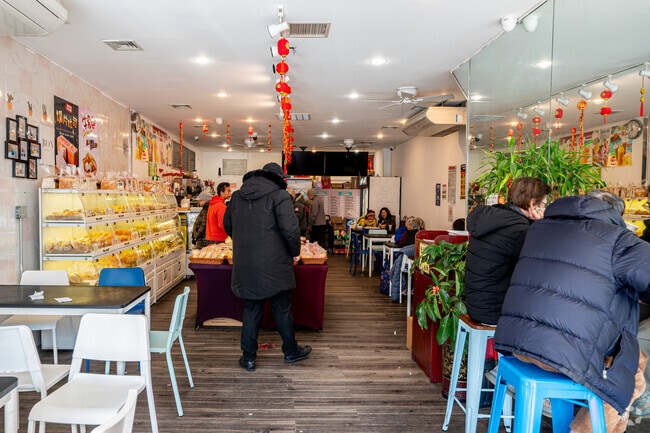 Junes Bakery & Café located in  Homecrest offers Hong Kong-style noodle dishes.