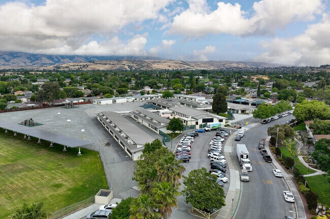 Captain Jason M. Dahl Elementary serves Hillsdale students in grades K-6.