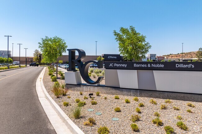 Red Cliffs Mall has a range of retailers, eateries and services.