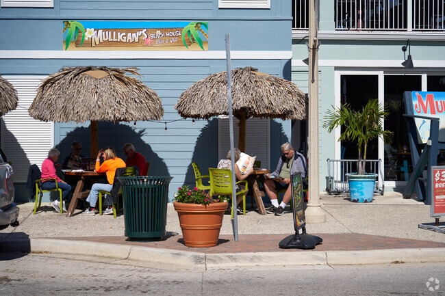 Get a bite outdoors at Mulligan's in Downtown Jensen Beach.