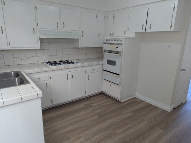 216 Melrose Dr, Oxnard, CA 93035 - photo 5