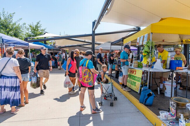 Downtown Hickory provides a weekly farmers market year round in Union Square.