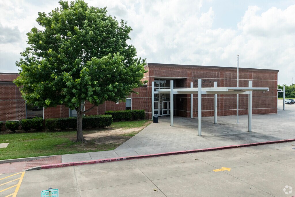 Schindewolf Intermediate received a B+ grade from Niche.