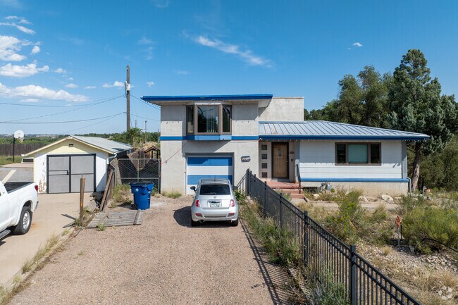 There are a few multi-level homes in Aberdeen.