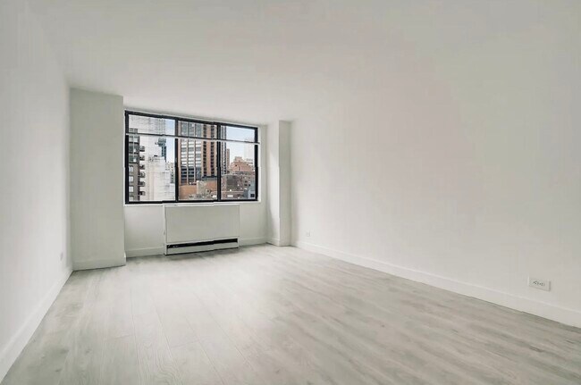 315 W 48th St unit 10M, New York, NY 10036 - photo 7