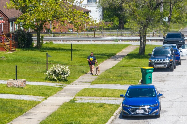 Ambridge Mann has walkable streets great for taking your dog out on a nice day.