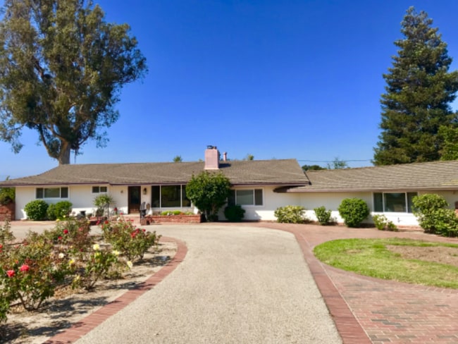 275 Crestview Ave, Camarillo, CA 93010 - photo 2