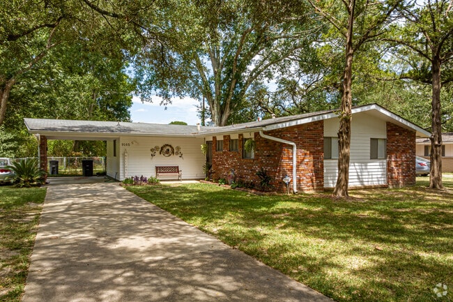 Wildwood is home to about 6,767 full-time residents.