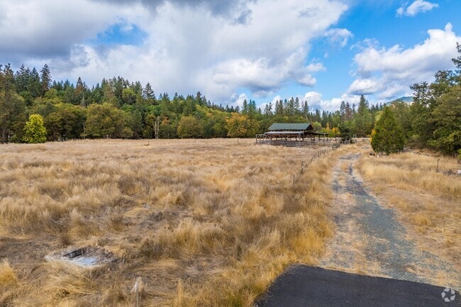 There are many plots of undeveloped land for sale in Merlin, Oregon.