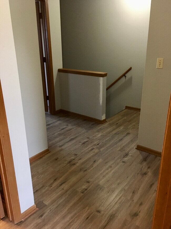 425 E Monroe Ave, Hartford, WI 53027 - photo 6