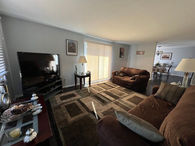 183 Livingston Place unit 2, Bridgeport, CT 06610 - photo 2