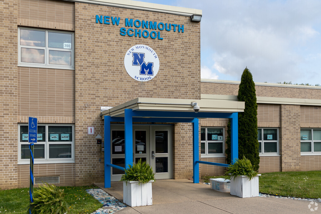 New Monmouth Elementary School serves students in Middletown Township, NJ.