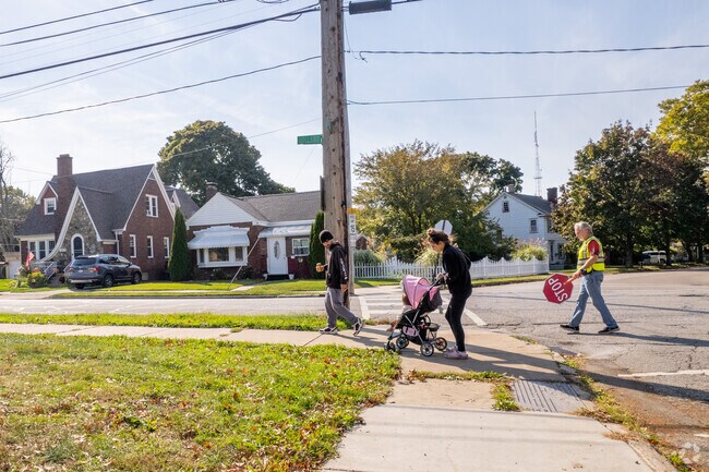 Lincoln Elementary School serves students in grades PK-5.