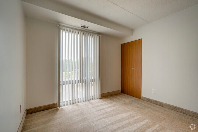 Lake Pointe, Ypsilanti, MI 48197 - photo 3